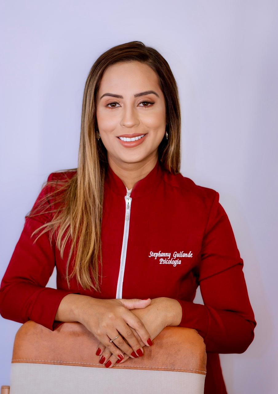 Stephanny Guilande — Psicóloga especializada em TCC, CRP 01/30729